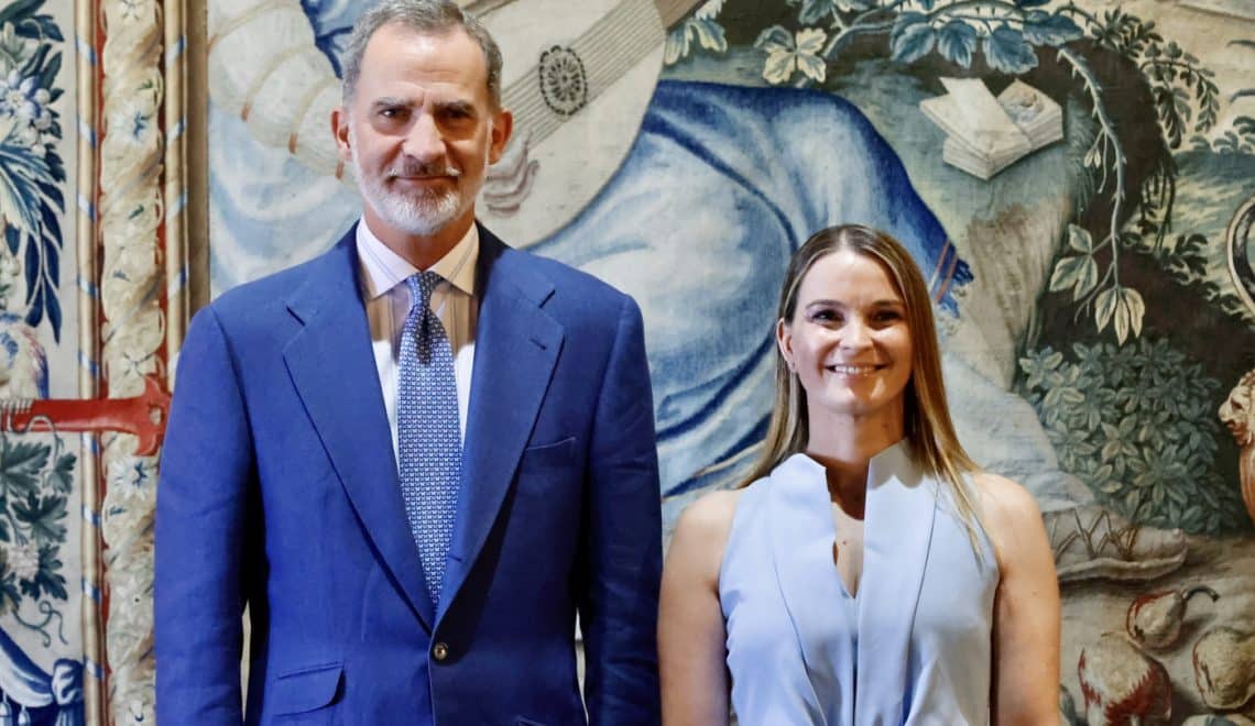 Spaniens König Felipe mit der Balearen-Präsidentin.