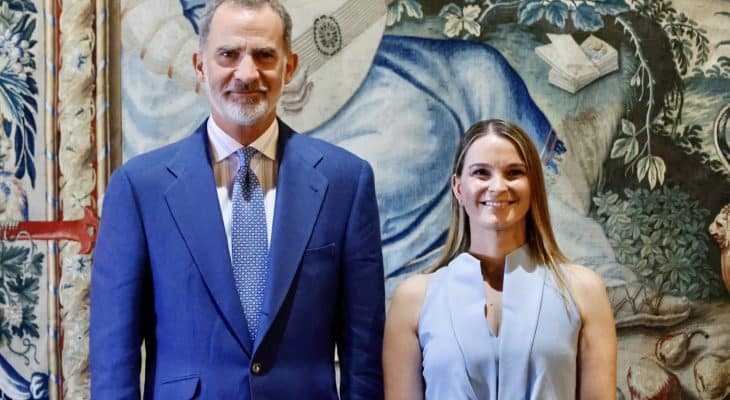 Spaniens König Felipe mit der Balearen-Präsidentin.