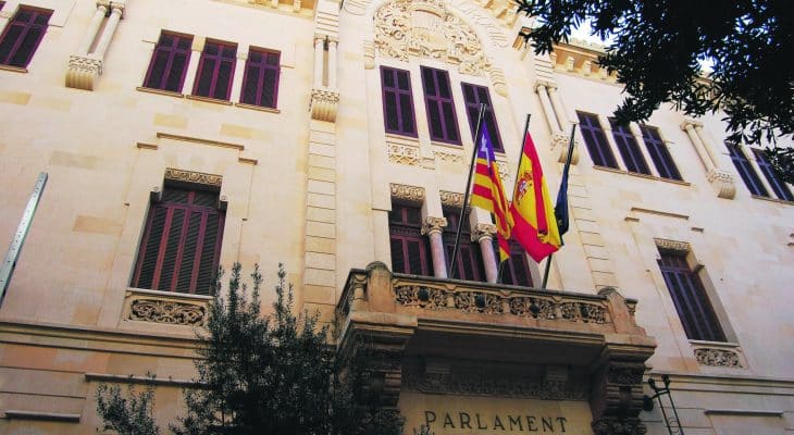 Parlament-mallorca-wikimedia-Flickr-CC BY-SA 2.0-Maria Rosa Ferré