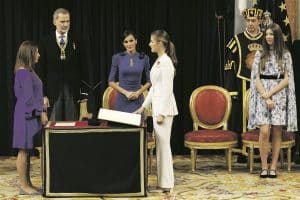 Prinzessin Leonor wurde am 31. Oktober von Mallorca-Politikerin Francina Armengol auf die Verfassung vereidigt. Foto: Casa de S.M. El Rey