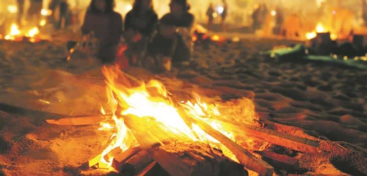Lagerfeuer am Strand Sant Joan