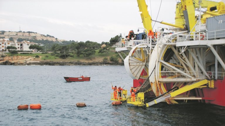 Mallorcas Energiewende: Unterseekabel, Solarstrom und Speicher